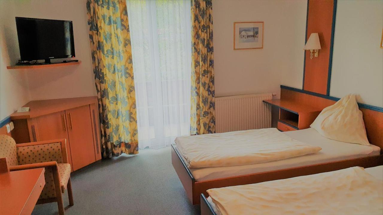 Gasthof Thuenauer Offenhausen ภายนอก รูปภาพ